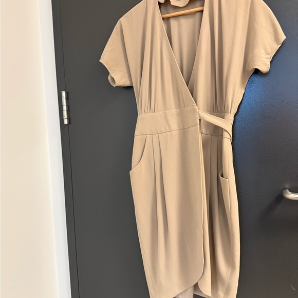 Judith and Charles size 0 wrap dress- fits closer to a 2-4 for tighter fit GUC - Picture 4 of 13